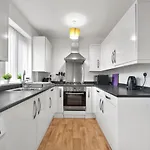 Exclusive For Contractors And Families * Bradford (West Yorkshire)