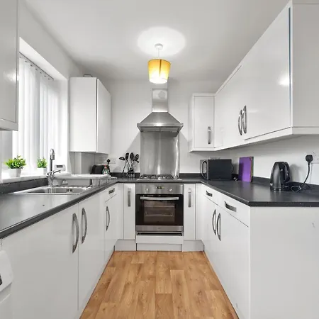 Exclusive House For Contractors And Families * Bradford (West Yorkshire)