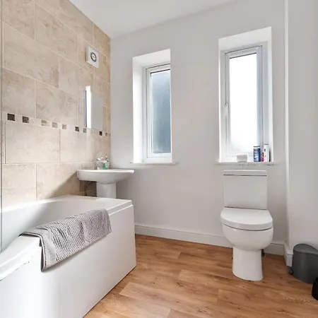 Exclusive House For Contractors And Families * Bradford (West Yorkshire)