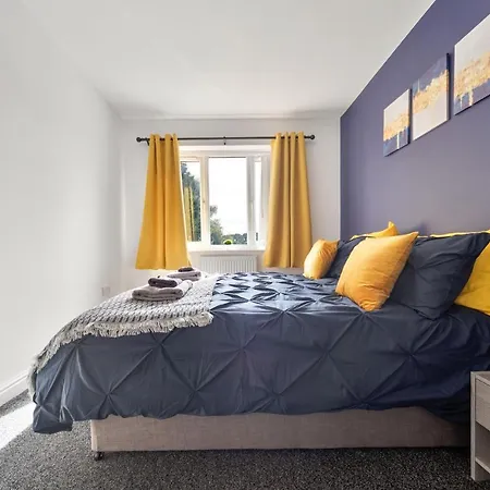 Exclusive House For Contractors And Families Bradford (West Yorkshire)